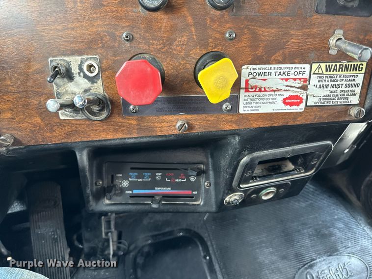 image for item DS4270 1994 Peterbilt 379 dump truck