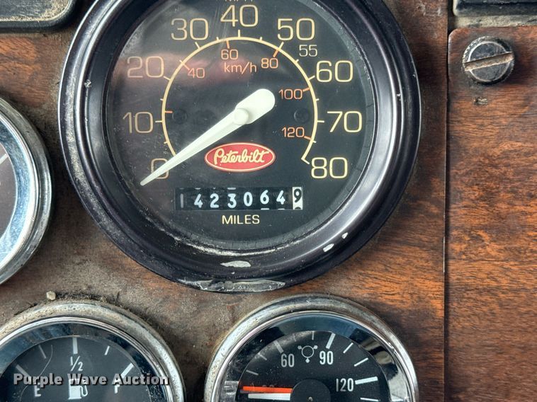 image for item DS4270 1994 Peterbilt 379 dump truck