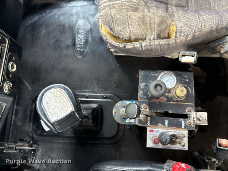 image for item DS4270 1994 Peterbilt 379 dump truck