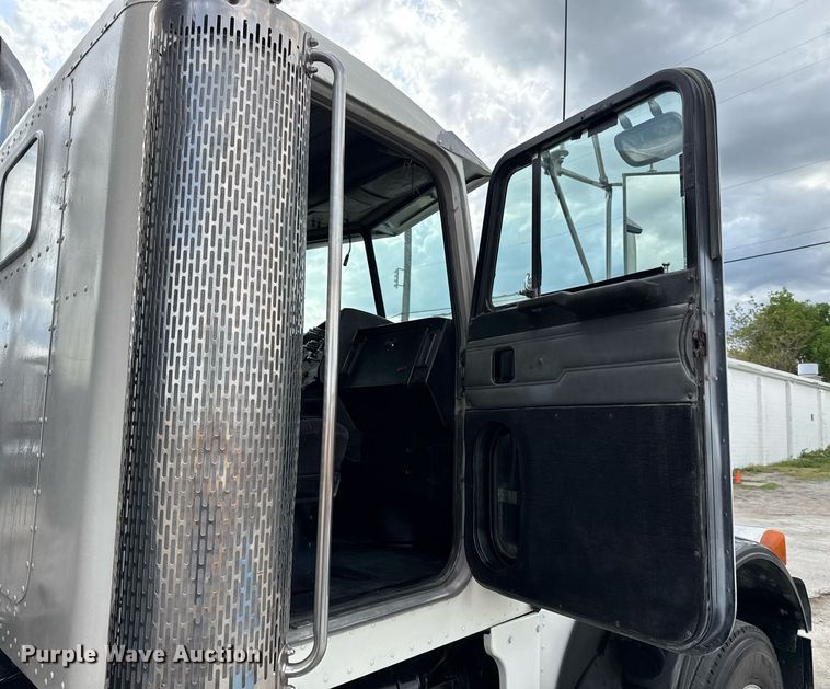 image for item DS4270 1994 Peterbilt 379 dump truck