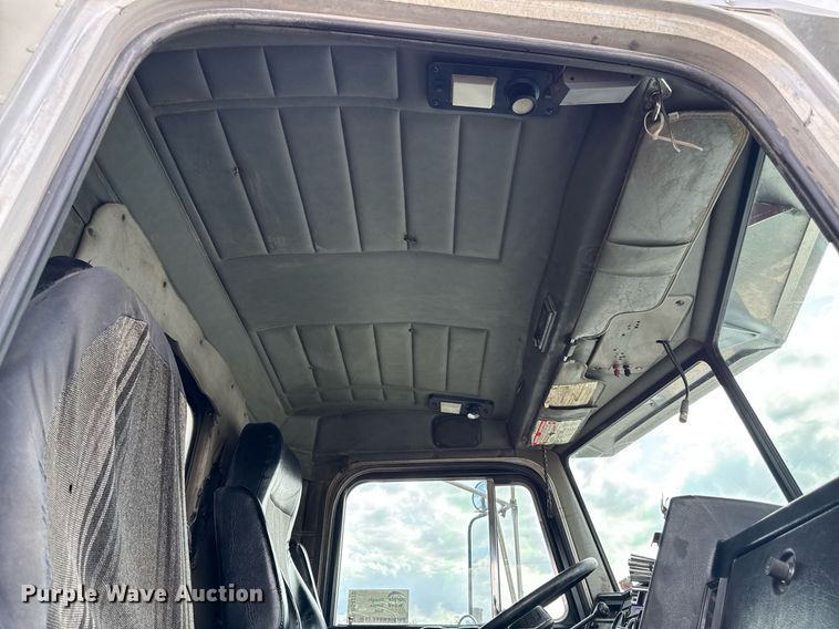 image for item DS4270 1994 Peterbilt 379 dump truck