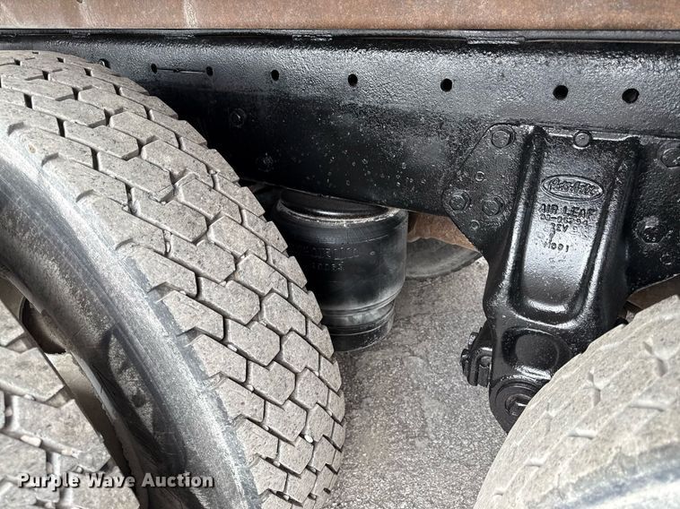 image for item DS4270 1994 Peterbilt 379 dump truck