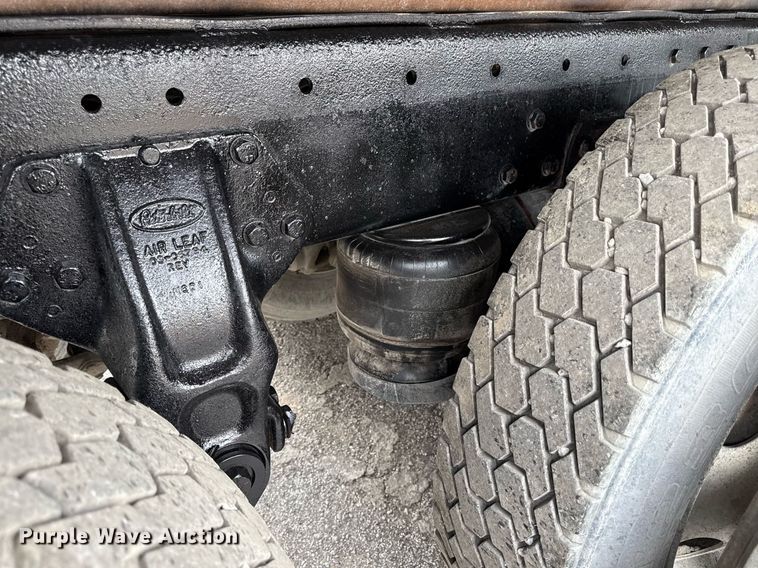 image for item DS4270 1994 Peterbilt 379 dump truck