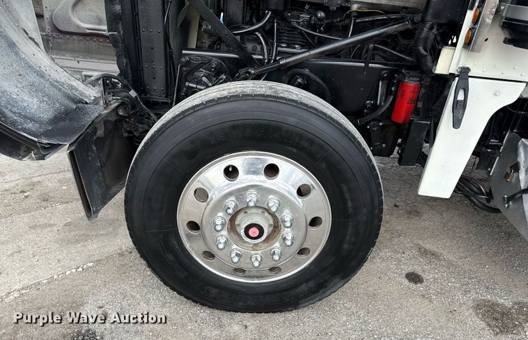 image for item DS4270 1994 Peterbilt 379 dump truck