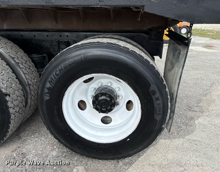 image for item DS4270 1994 Peterbilt 379 dump truck