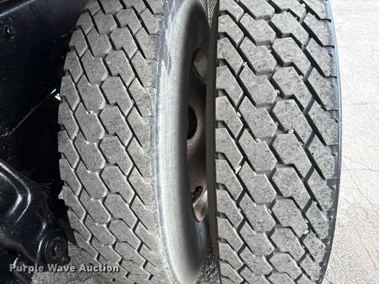 image for item DS4270 1994 Peterbilt 379 dump truck