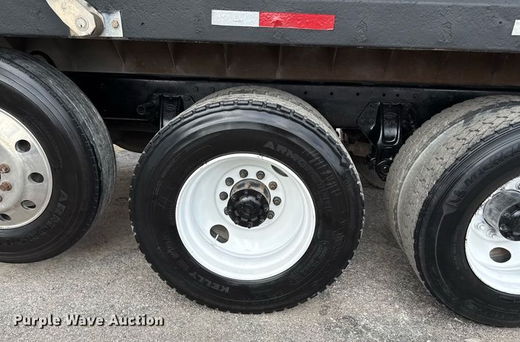 image for item DS4270 1994 Peterbilt 379 dump truck