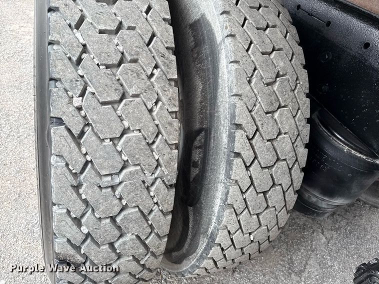 image for item DS4270 1994 Peterbilt 379 dump truck