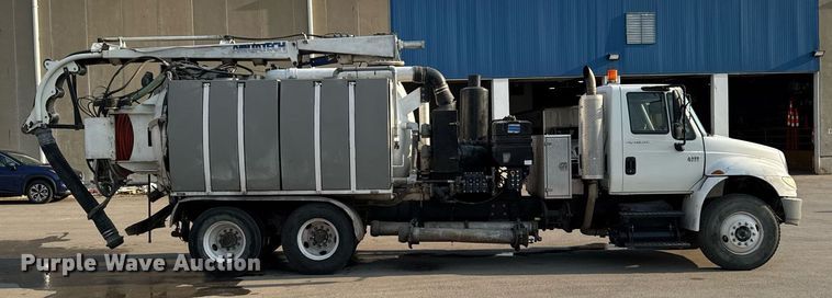 image for item DT0699 2007 International 4400 SBA hydrovac truck