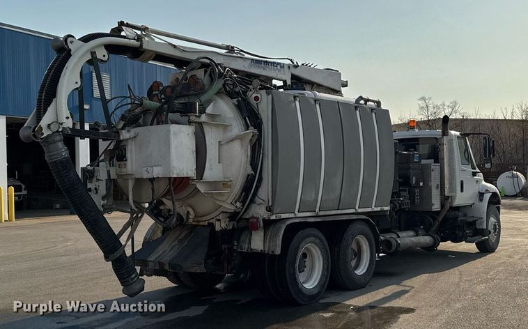image for item DT0699 2007 International 4400 SBA hydrovac truck