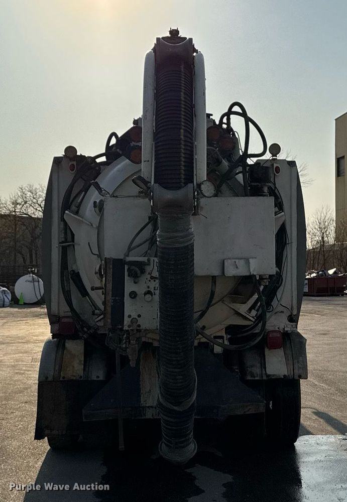 image for item DT0699 2007 International 4400 SBA hydrovac truck