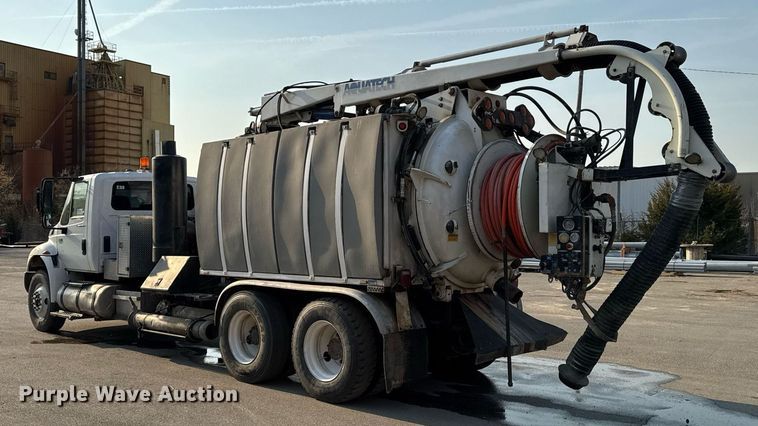 image for item DT0699 2007 International 4400 SBA hydrovac truck