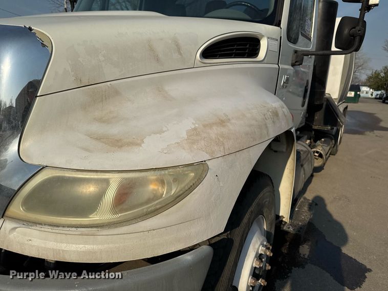 image for item DT0699 2007 International 4400 SBA hydrovac truck