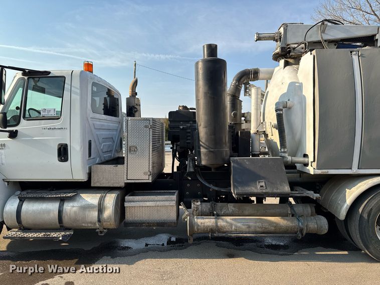 image for item DT0699 2007 International 4400 SBA hydrovac truck