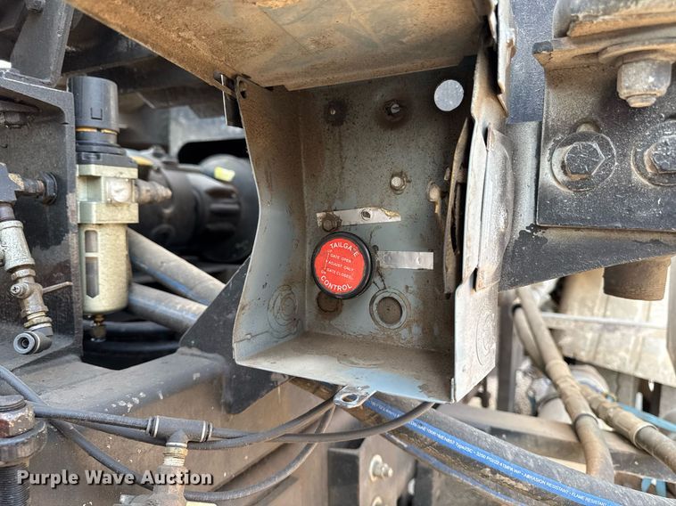 image for item DT0699 2007 International 4400 SBA hydrovac truck