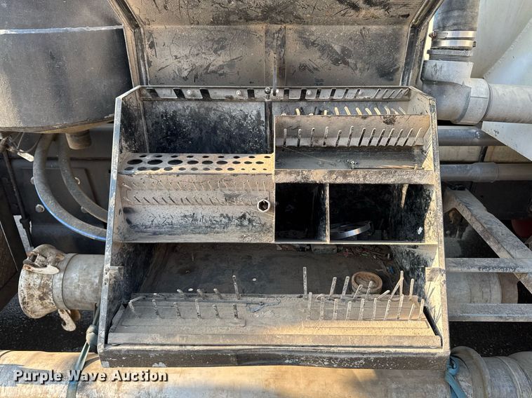 image for item DT0699 2007 International 4400 SBA hydrovac truck