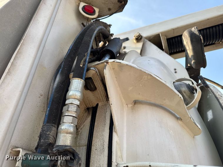 image for item DT0699 2007 International 4400 SBA hydrovac truck