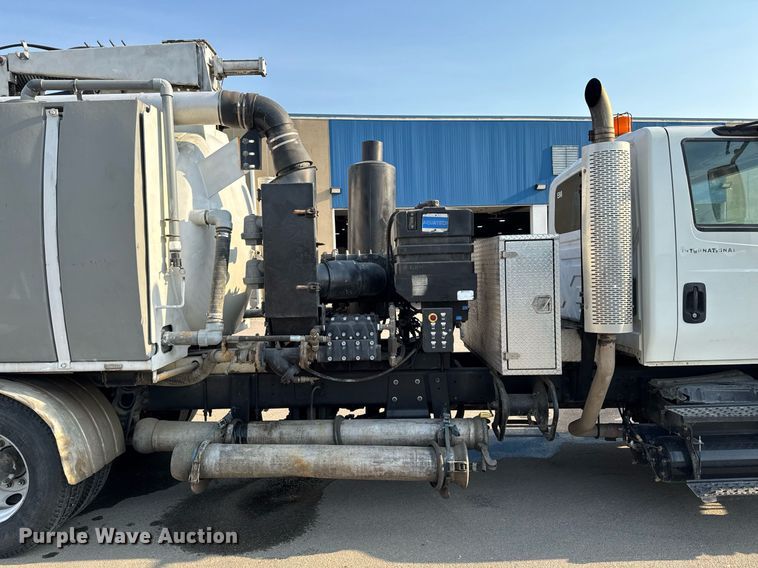 image for item DT0699 2007 International 4400 SBA hydrovac truck