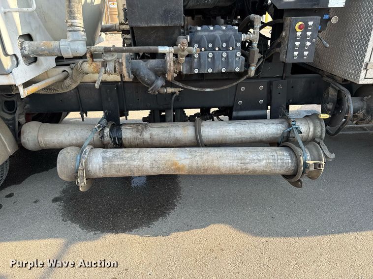 image for item DT0699 2007 International 4400 SBA hydrovac truck