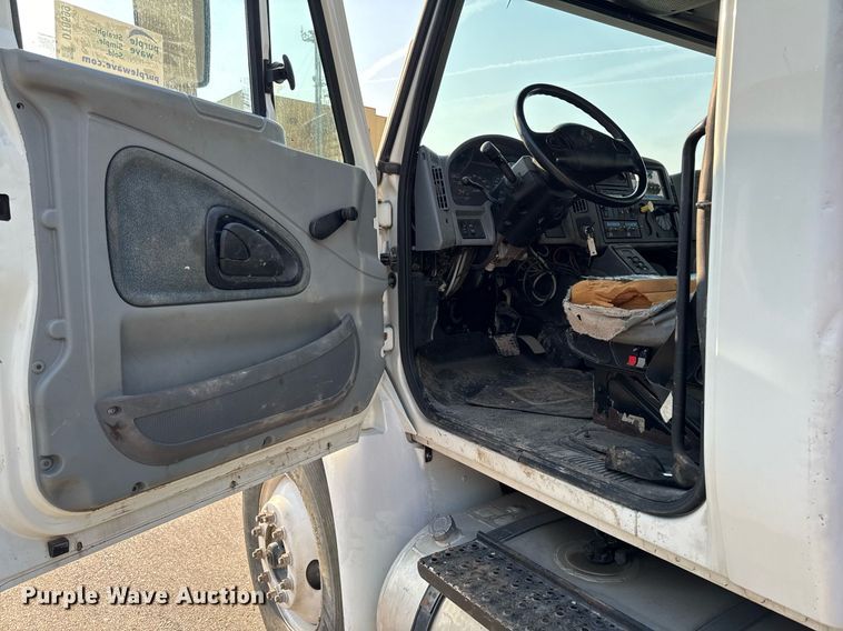 image for item DT0699 2007 International 4400 SBA hydrovac truck