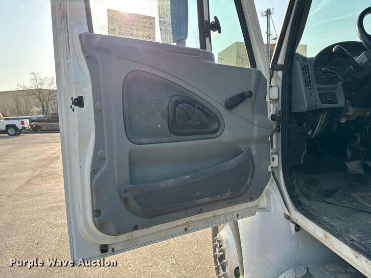 image for item DT0699 2007 International 4400 SBA hydrovac truck