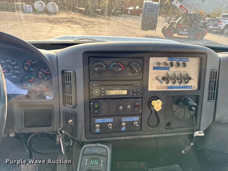 image for item DT0699 2007 International 4400 SBA hydrovac truck