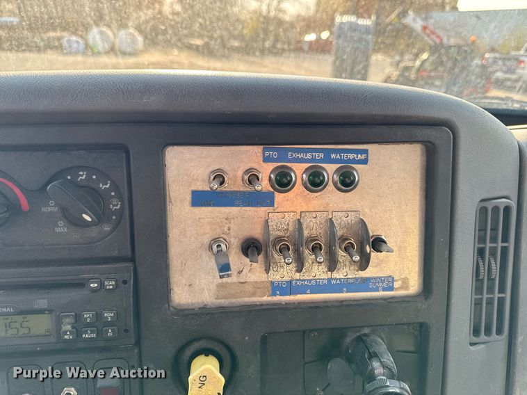 image for item DT0699 2007 International 4400 SBA hydrovac truck