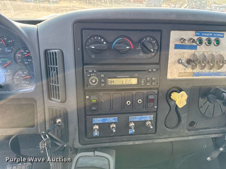 image for item DT0699 2007 International 4400 SBA hydrovac truck