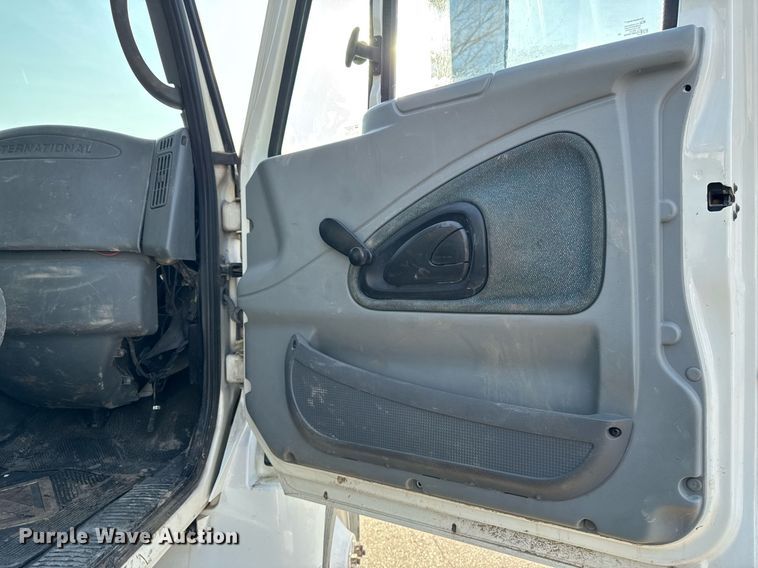 image for item DT0699 2007 International 4400 SBA hydrovac truck