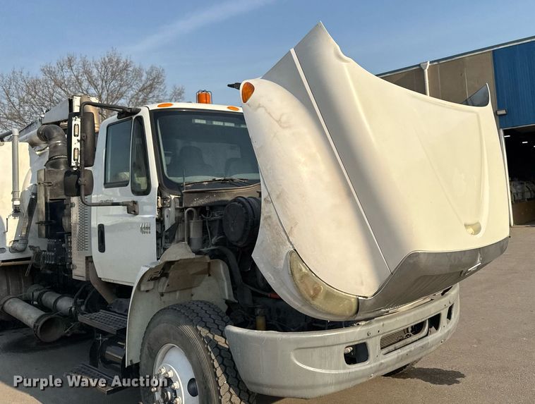 image for item DT0699 2007 International 4400 SBA hydrovac truck