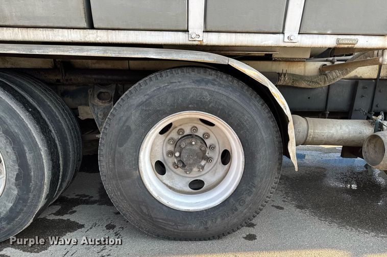 image for item DT0699 2007 International 4400 SBA hydrovac truck