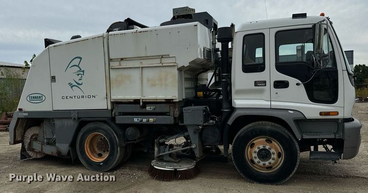 image for item DT2004 2005 GMC T7500 street sweeper truck