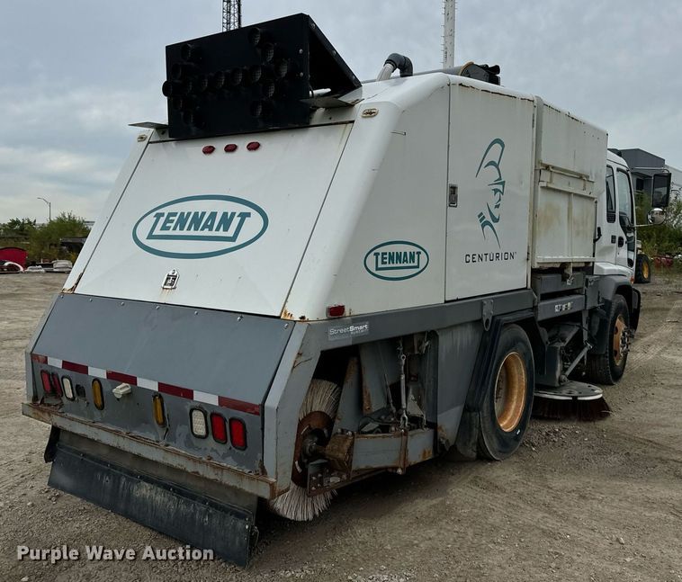 image for item DT2004 2005 GMC T7500 street sweeper truck