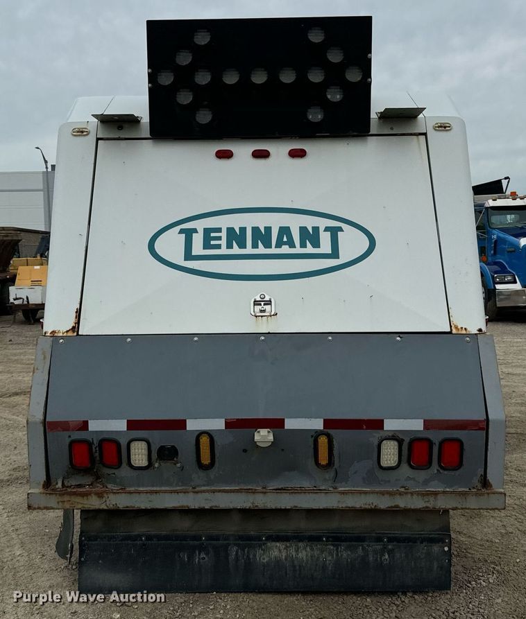 image for item DT2004 2005 GMC T7500 street sweeper truck