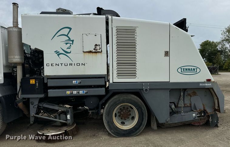 image for item DT2004 2005 GMC T7500 street sweeper truck