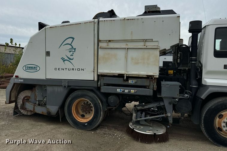 image for item DT2004 2005 GMC T7500 street sweeper truck