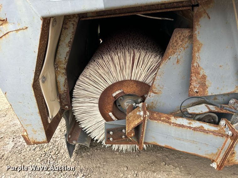 image for item DT2004 2005 GMC T7500 street sweeper truck