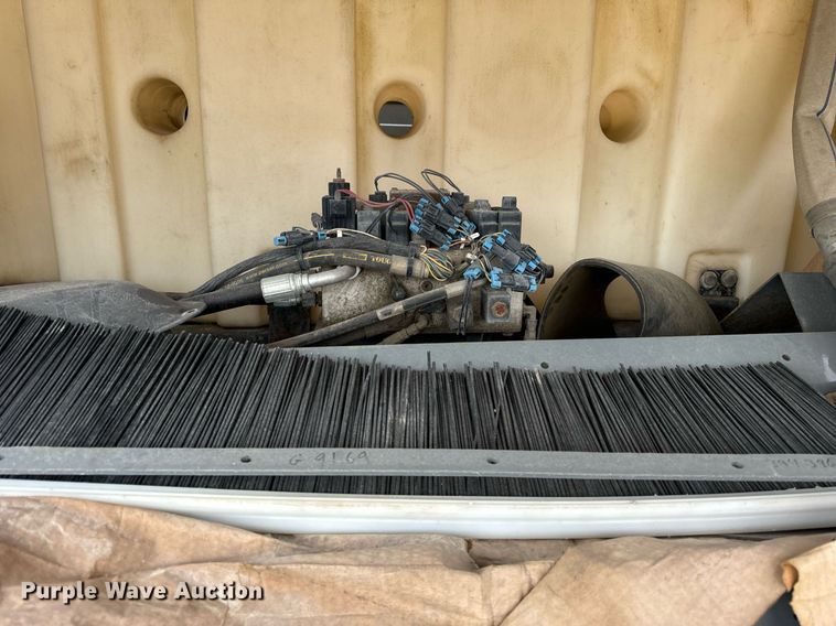 image for item DT2004 2005 GMC T7500 street sweeper truck