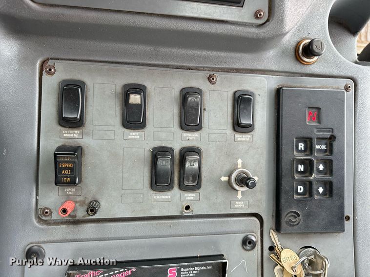 image for item DT2004 2005 GMC T7500 street sweeper truck