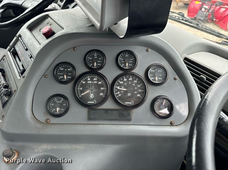 image for item DT2004 2005 GMC T7500 street sweeper truck