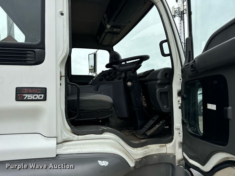 image for item DT2004 2005 GMC T7500 street sweeper truck