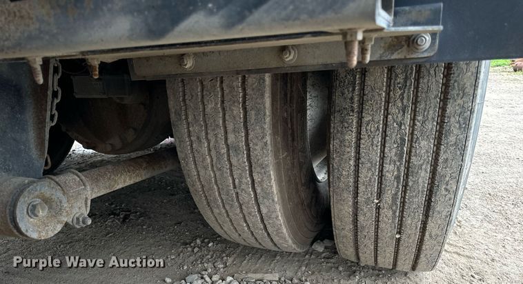 image for item DT2004 2005 GMC T7500 street sweeper truck