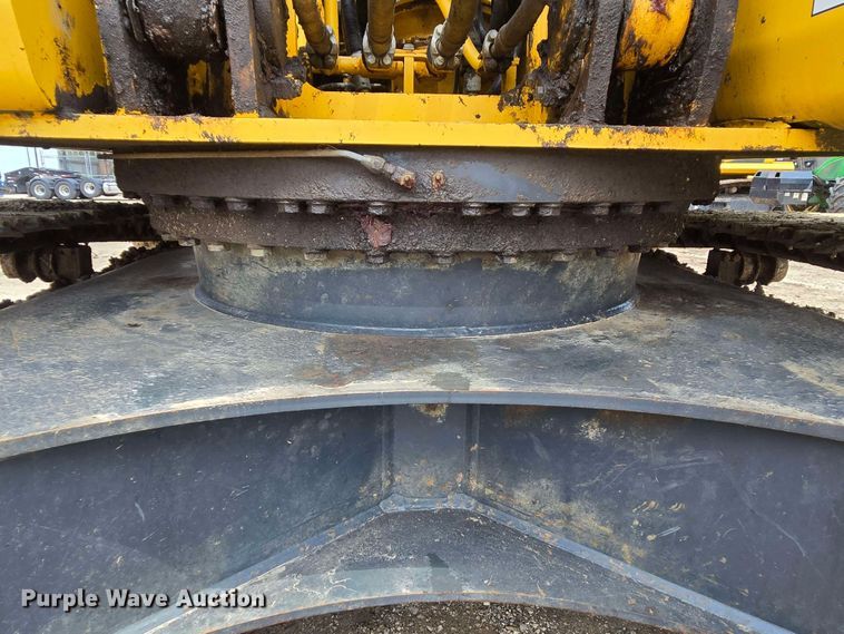 image for item DT4830 2015 Komatsu PC240LC-10 long reach excavator