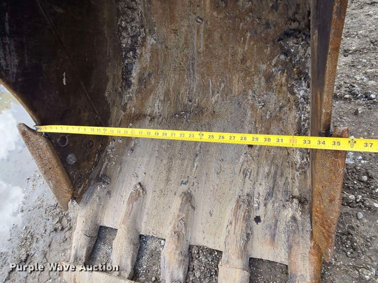 image for item DT4830 2015 Komatsu PC240LC-10 long reach excavator