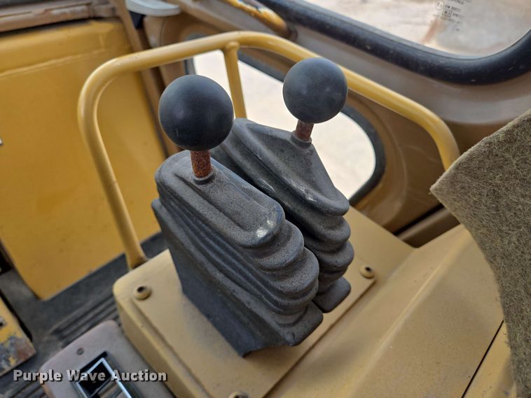 image for item DT4852 1999 Caterpillar 973 LGP track loader