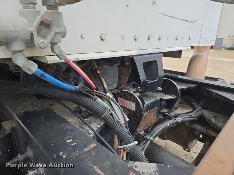 image for item DT6807 2011 Kenworth T800 semi truck