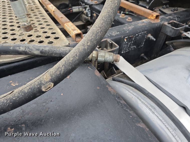 image for item DT6807 2011 Kenworth T800 semi truck