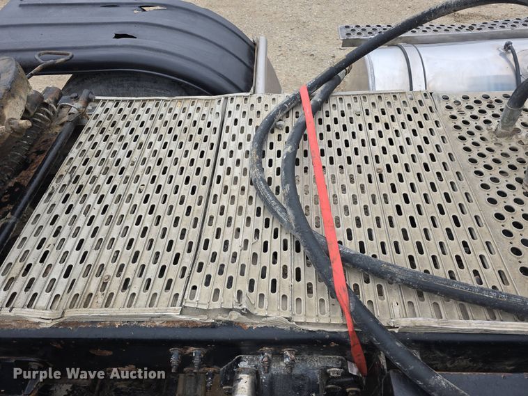 image for item DT6807 2011 Kenworth T800 semi truck