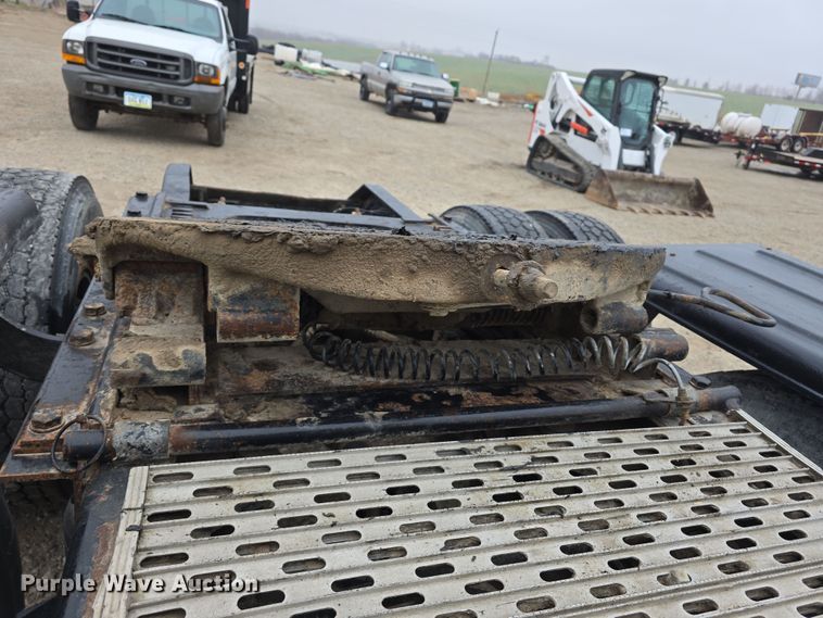 image for item DT6807 2011 Kenworth T800 semi truck