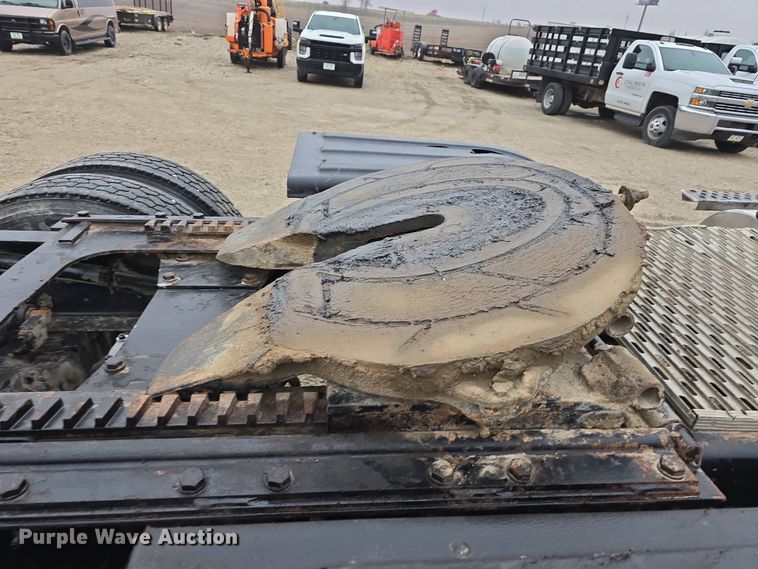 image for item DT6807 2011 Kenworth T800 semi truck